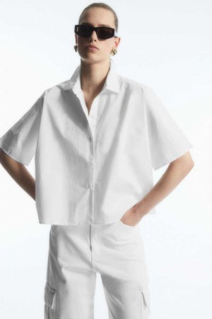 COS Boxy Kurzes-Sleeved Poplin Hemd Damen Weiß | 5690-FLPRM